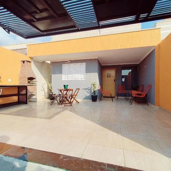 casa completa, 2 quartos com ar-condicionado, no centro hoteleiro, hotel v mestu Andradina