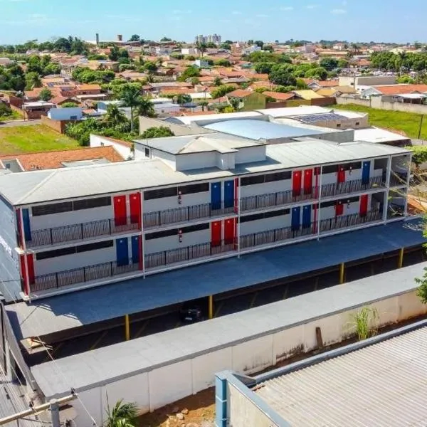 Apartamento para até 3 pessoas , muito bem localizado , a 5 min do parque aquático, hotel in Andradina