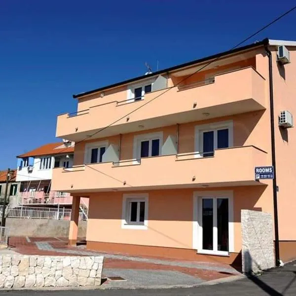 Apartments & Rooms Krecak Sibenik, готель у Шибенику