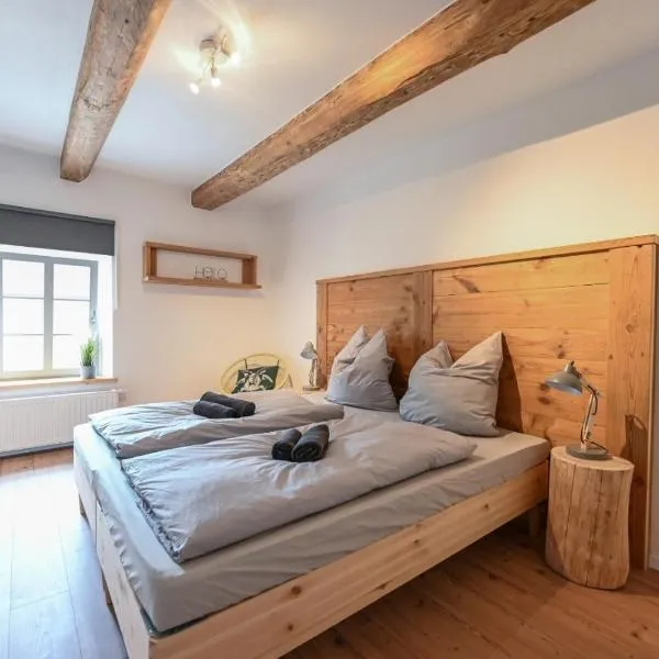FarmHouse Eckartsberg im Zittauer Gebirge - Gemütliche und moderne Ferienwohnungen mit Terrasse, hotel en Eckartsberg