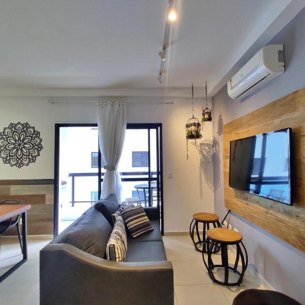 Apto com piscinas, sacada Gourmet, 2 gar, 50 mts da praia