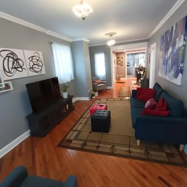 Cozy Updated 3-BR apartment near Peace Bridge, hotel in Buffalo