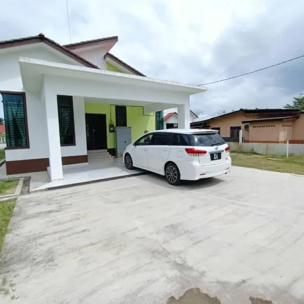 Homestay Kemaman Fyna07 Banglo Mewah 5 KM Dari Pantai Kijal, hotel in Kemasik