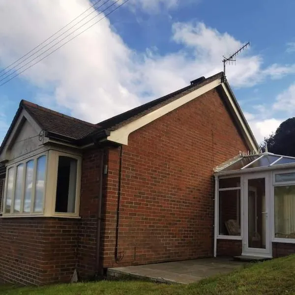 Viesnīca Twyngaer, a spacious 3 bedroom bungalow sleeps 5 pilsētā Naitona