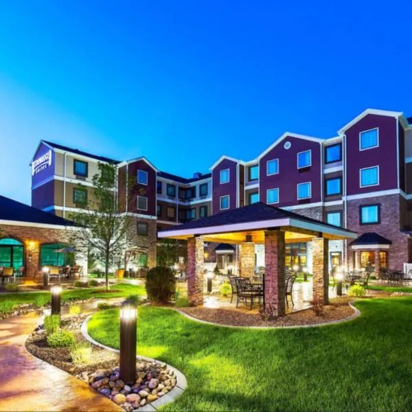 Staybridge Suites Bismarck, an IHG Hotel โรงแรมในบิสมาร์ค