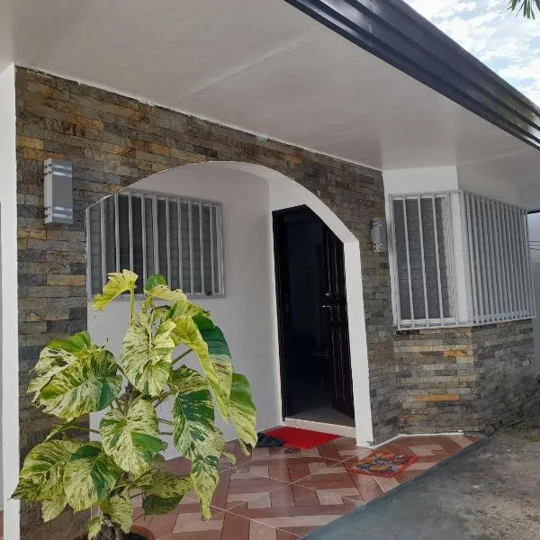 Silay DennisFhin Residence، فندق في Silay