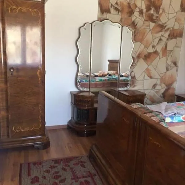 Nyugalmas 2 Vendégház Lénárddaróc، فندق في Lénárddaróc