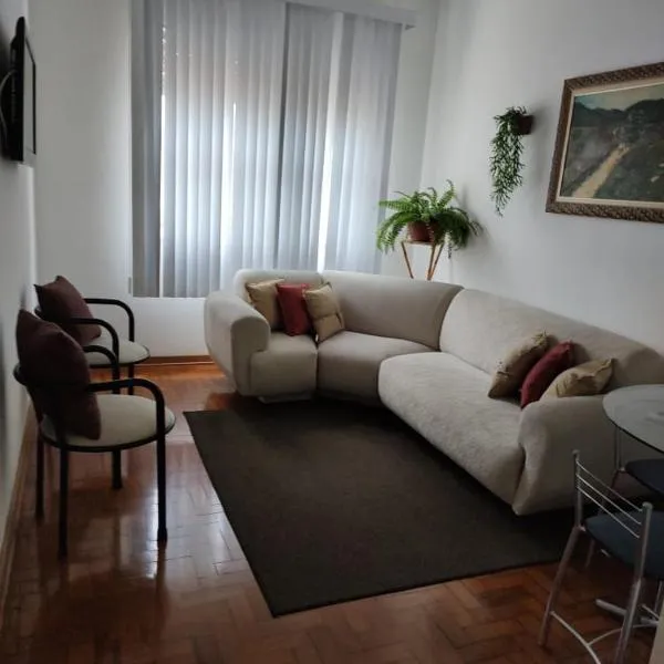 Apartamento 2 dormitórios, wifi, ponta da praia, predio em frente ao mar - Santos, hotel in Santos