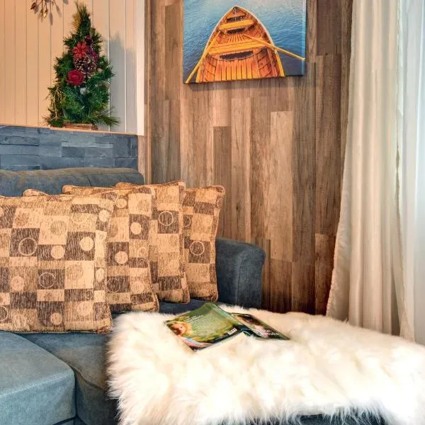 Alison A Romantic Getaway With Private Hot Tub、Rivière-Rougeのホテル