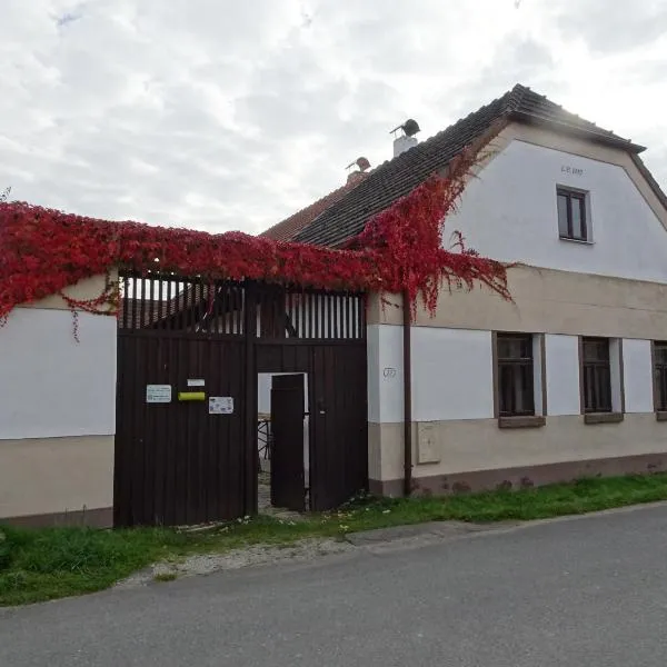 chalupa U Hovorků a chatky - u pískoven Vlkov, hotel in Veselí nad Lužnicí