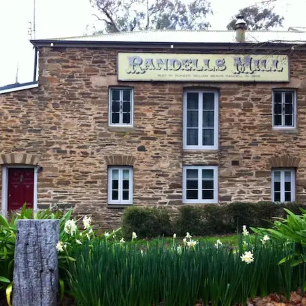 Randell's Mill - Adelaide Hills - Romantic Loft Stays, hotel in Gumeracha