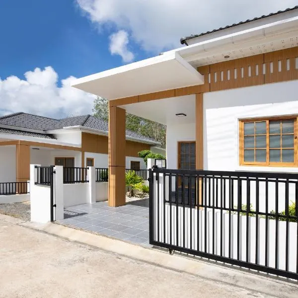 Villa Sunrise Garden B190, hotel in Thalang