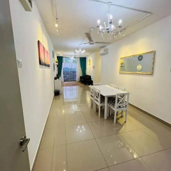 Homestay King Putrajaya Spacious 3BR 2 Min Walk to Everly 5 Min to Alamanda, hotelli kohteessa Putrajaya
