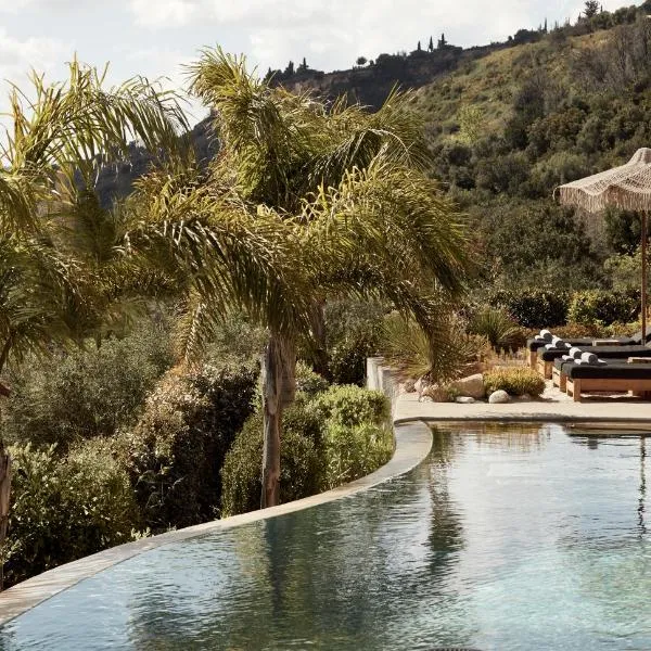F Zeen Kefalonia, hotel v destinácii Lourdhata