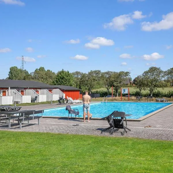 Ładne Mieszkanie W Aakirkeby – hotel w mieście Åkirkeby
