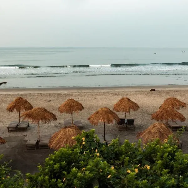 Anahata Retreat Beach Front Ashwem Goa, hotel en Mandrem