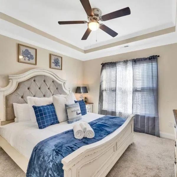 Cozy 2B Townhouse King Bed Free Parking TV in BRs, ξενοδοχείο σε Kannapolis