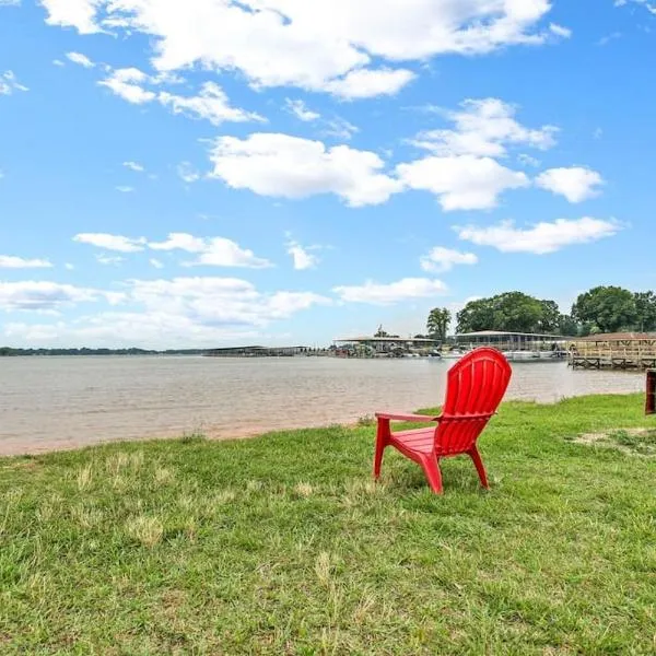 Cozy Lake Home - Jacuzzi King Bed Marina Access, hotel v destinaci Mooresville