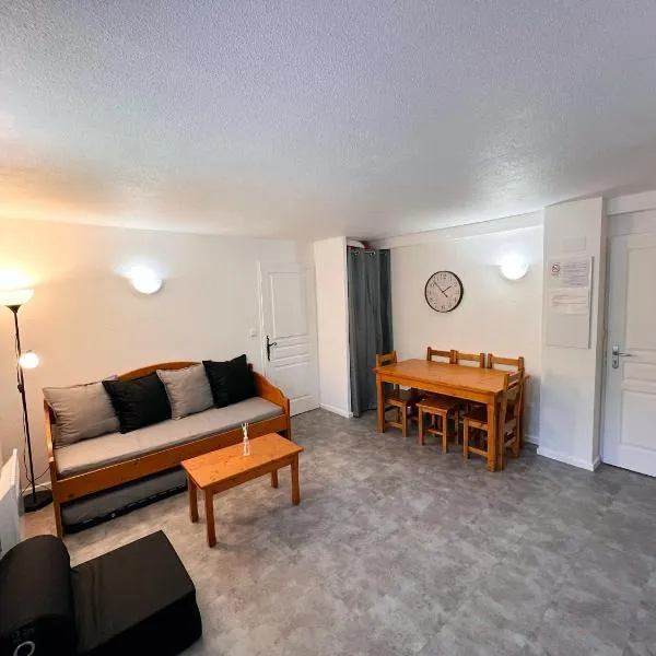 Vars, Appart spacieux rénové 4 couchages dans chalet, hotel in Vars