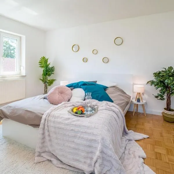 1OG Links Wunderschöne 70m² große 2-Zimmer City Wohnung nähe Salzburg, viešbutis mieste Freilasingas