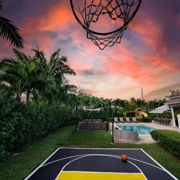 Beautiful house heated pool, basketball L01, hotell i Cutler Bay