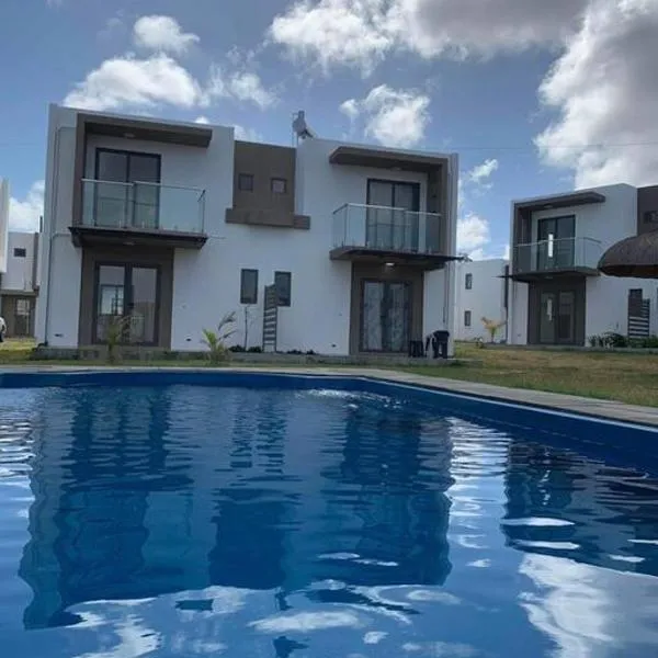 Lovely 2-bedrooms vacation villa with 3 pools, hotel v destinaci Grande Gaube