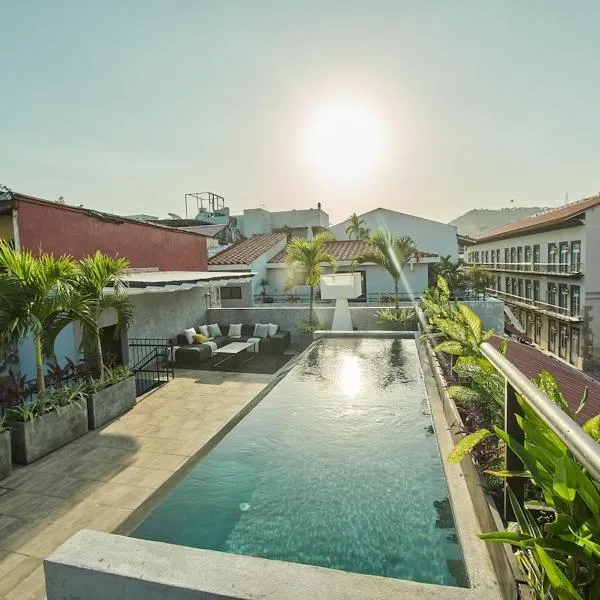 AmazINN Places Rooftop and Design Pool IV, hotel v destinaci Panamá