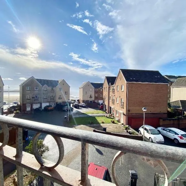 Sea Escape The Tardiis Beachfront location Aberavon beach Sea Views Driveway parking, ξενοδοχείο σε Port Talbot