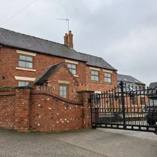 Woodbine Cottage-PART OF ALTON COTTAGES, hotel di Alton