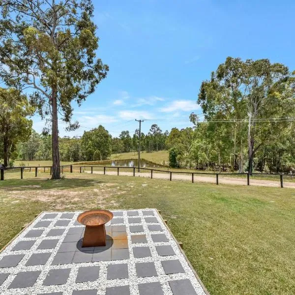Wallaby Gully Farm Cottage Peace Quiet Serenity, hotel v destinaci Ellalong