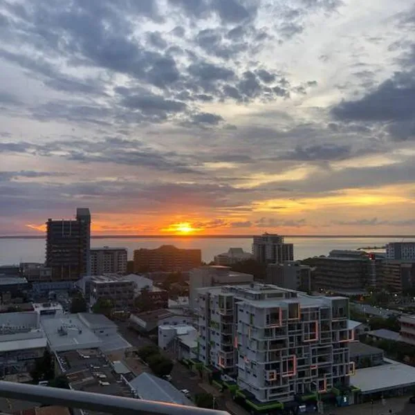 Pandanas 15th floor (Water, City & Sunset views), hotel v destinaci Darwin