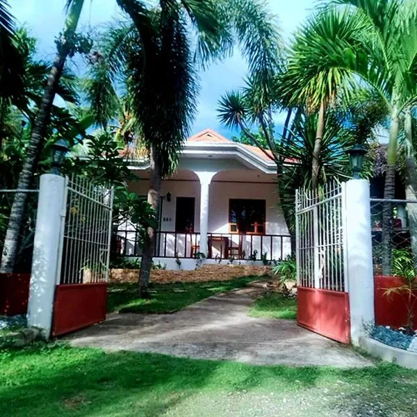 Palmera Palma Private 1-BR Bungalow in Moalboal, hotel v destinaci Moalboal