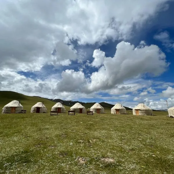 Yurt Camp "Sary-Bulun" at Song-Kul Lake, Naryn, hotel v destinaci Song-Kul