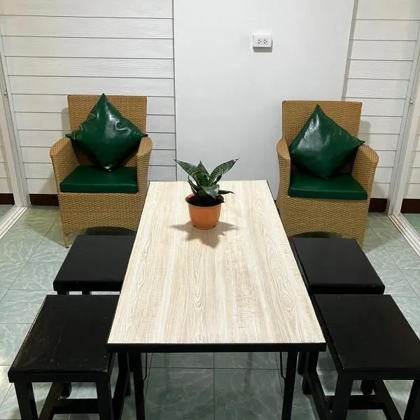 บ้านพักสำหรับ 8 ท่าน, hotel v destinaci Udon Thani