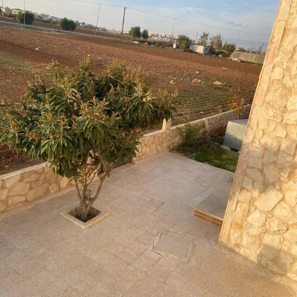 Apartment in madba: Umm el ‘Amad şehrinde bir otel