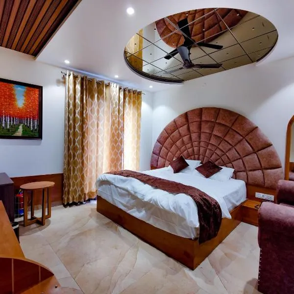 Hotel Joylife- Chottu Ram Chowk Rohtak Haryana, hotel di Bainsi