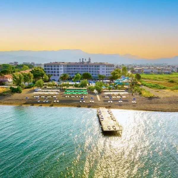 Le Monde Beach Resort & Spa, hotel in İslamlar