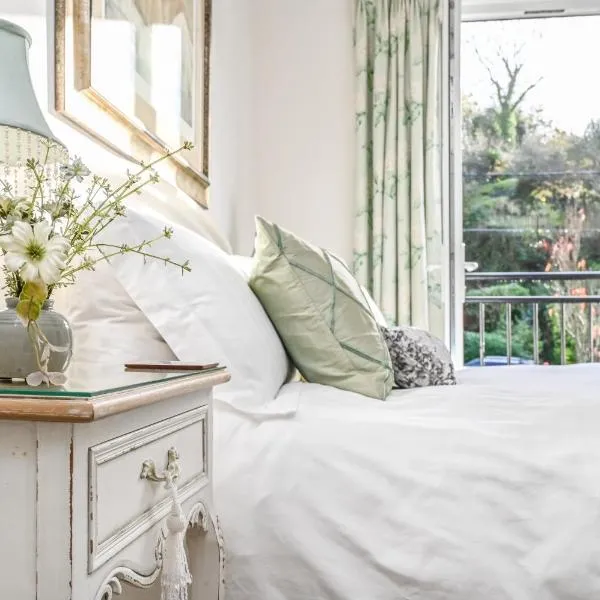 A Superb Bijou Retreat with Jacuzzi near an Excellent Village Pub, hotell sihtkohas Yelverton