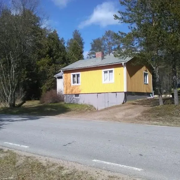 Nice house with new bathroom, good accessibility, hotel v destinaci Töre