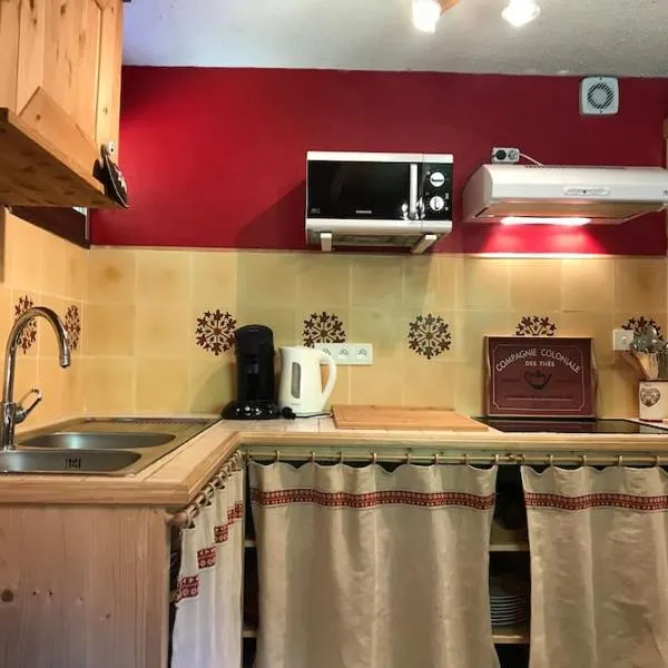 Appartement 65m2 esprit Chalet. Parking. Balcon, hotell sihtkohas Cauterets