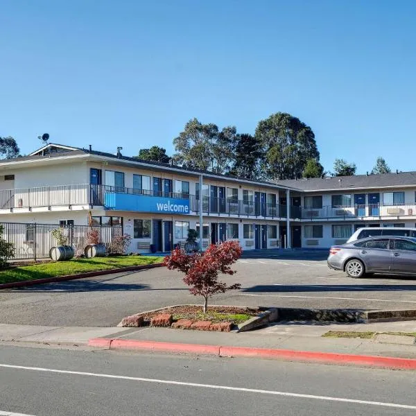 Motel 6-Arcata, CA Cal Poly Humboldt, hotel em McKinleyville