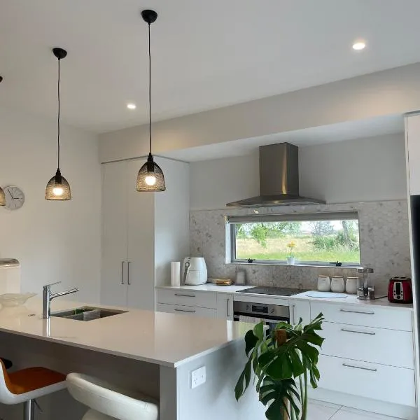 Holiday House, hotel in Mount Maunganui