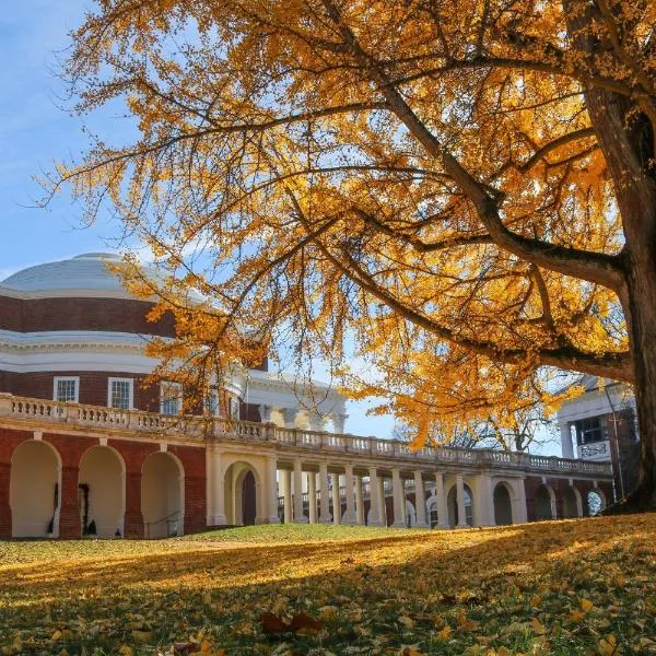 Staybridge Suites Charlottesville Airport by IHG, hotell i Charlottesville