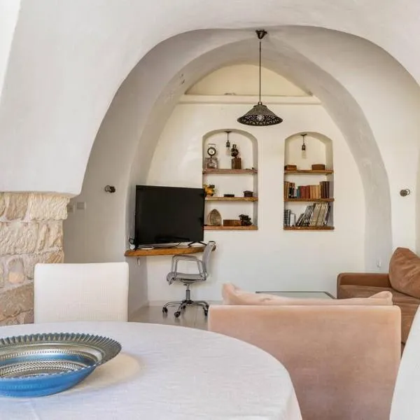 שלווה בעיר העתיקה - Peace in the heart of the old city, hotel in Safed