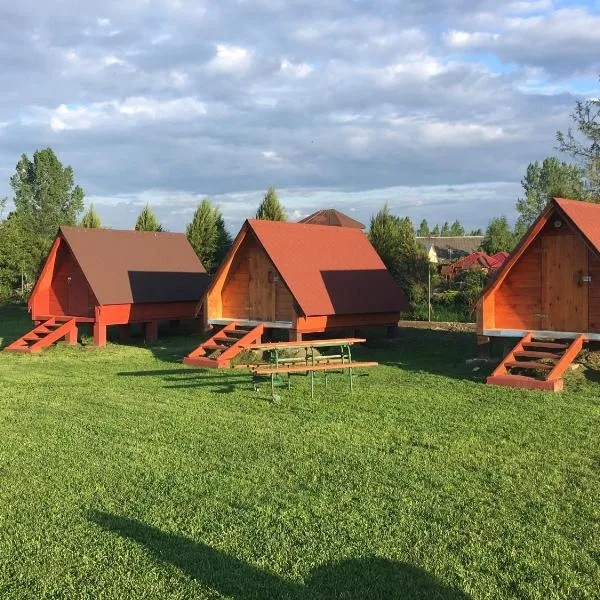 SZAŁASY drewniane nad rzeką BIEBRZA, hotell i Goniadz