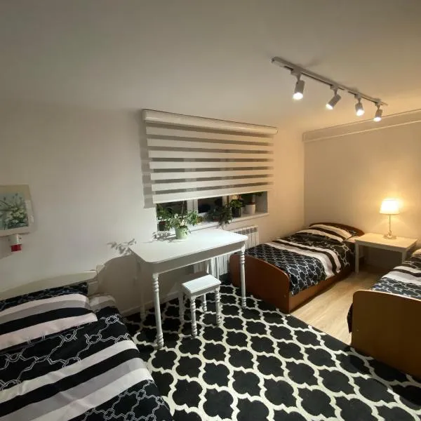 Pokoje Gościnne Ząbki k. Warszawy, hotel u gradu Zompki