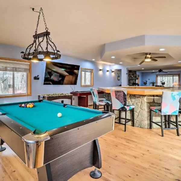 Game Room and Lake Access Albrightsville Home!, hotel en Albrightsville