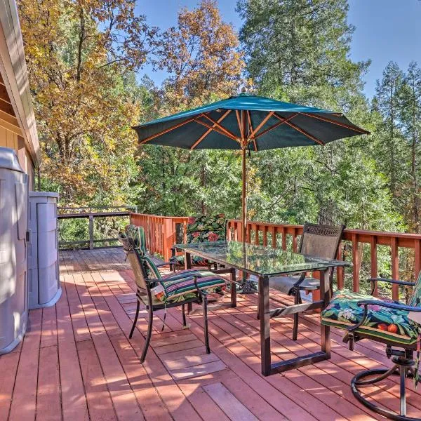 Deck with Forest Views Quiet Twain Harte Cabin!, hotel di Twain Harte