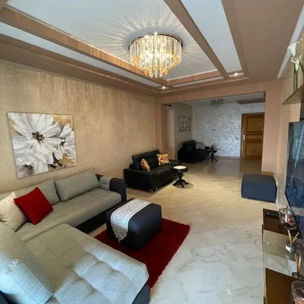 Big luxury apartment near airport, hotel sa Nouaceur