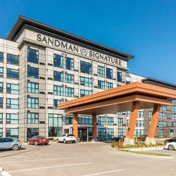 Sandman Signature Saskatoon South Hotel, хотел в Саскатун